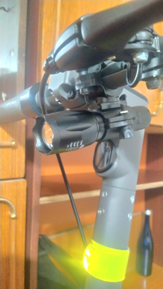 LED Baterijska lampa + baterija 18650